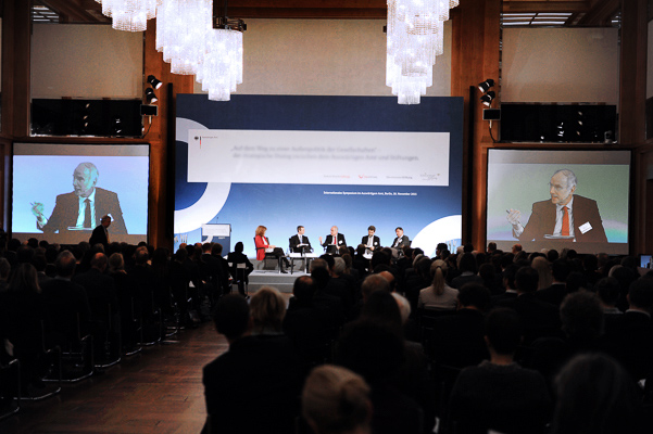 Umgang mit Angriffen aus dem Publikum und konfrontativen Fragen vom Moderator